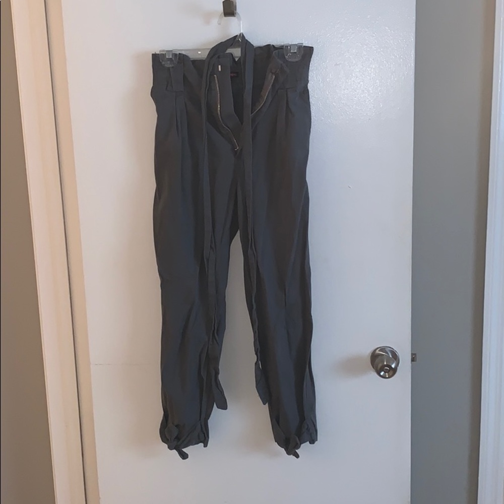 Capri pants